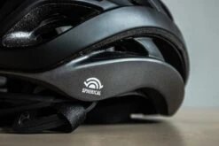 CASCO GIRO HELIOS SPHERICAL MIPS NEGRO MATE 11 CASCO GIRO HELIOS SPHERICAL MIPS NEGRO MATE -Bici Perfecta casco giro helios spherical mips negro mate 5